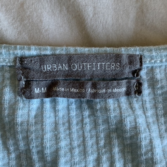 Light blue top - Picture 3 of 3